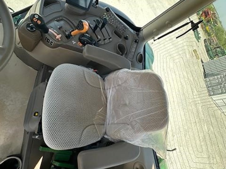 2013-john-deere-6125r-image-22