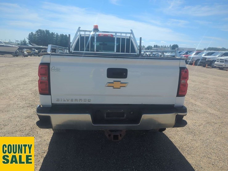 2017-chevrolet-silverado-2500hd-image-16