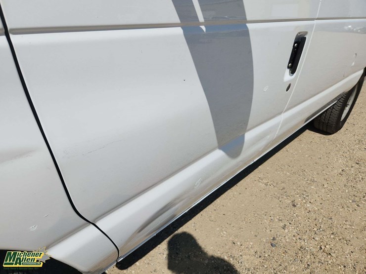 2014-ford-cargo-image-22