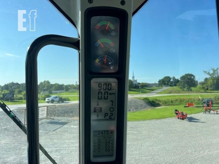 new-holland-t8020-image-38