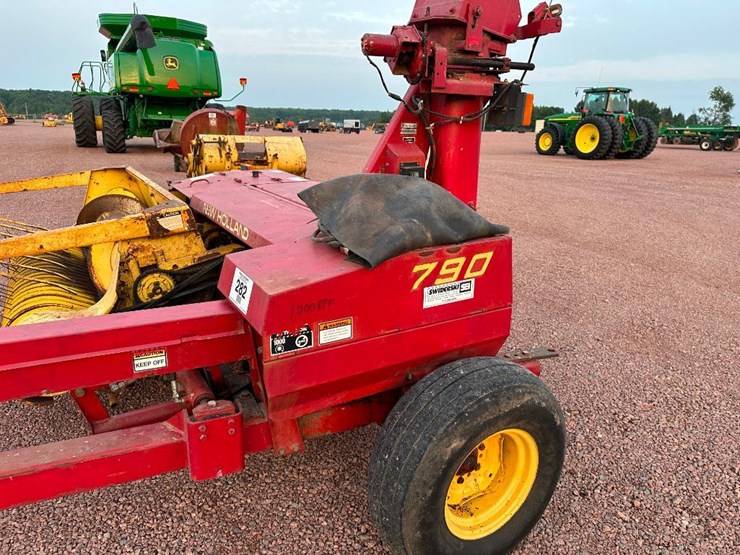 new-holland-790-image-6