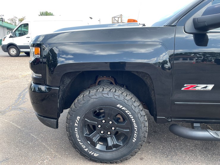 2018-chevrolet-silverado-1500-z71-image-6
