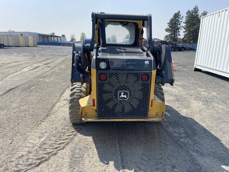 deere-320e-image-4