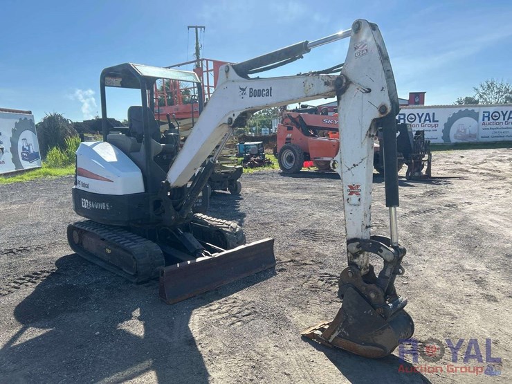 2016-bobcat-e32i-image-2