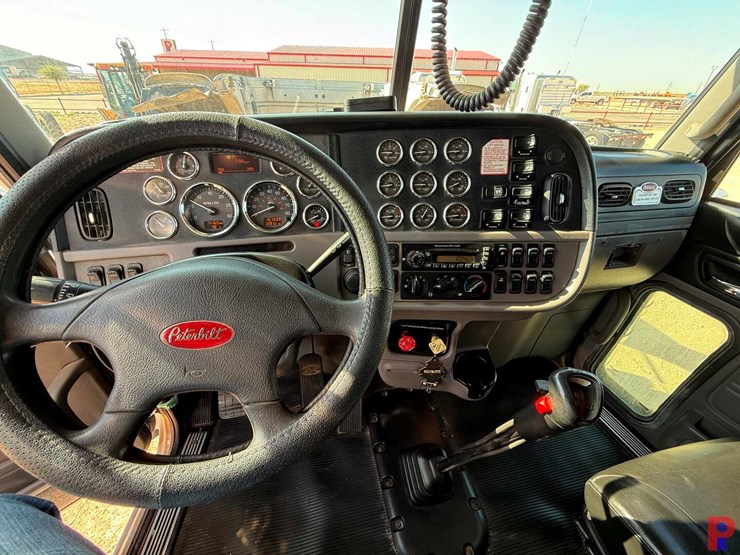 2013-peterbilt-388-image-14
