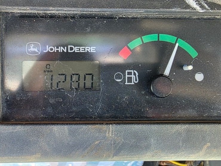 2007-deere-ct332-image-47