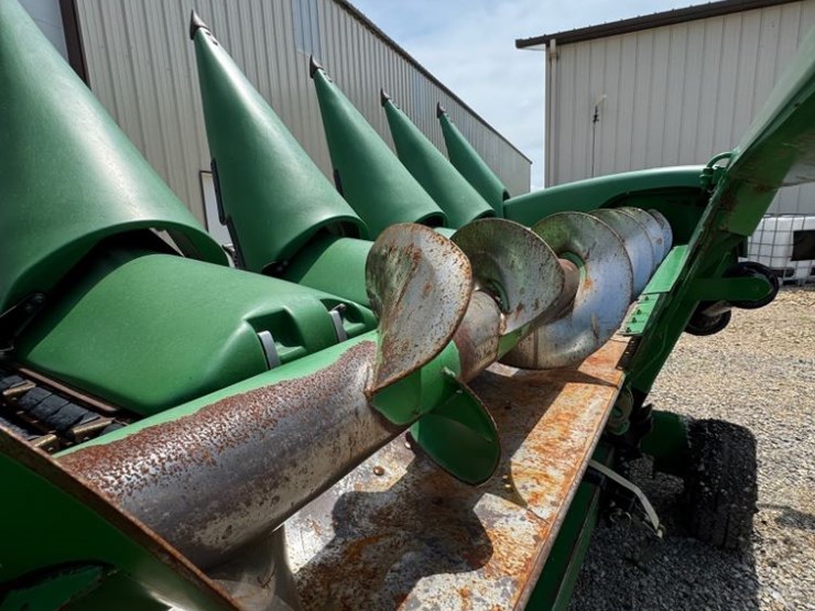 2010-john-deere-608c-image-5