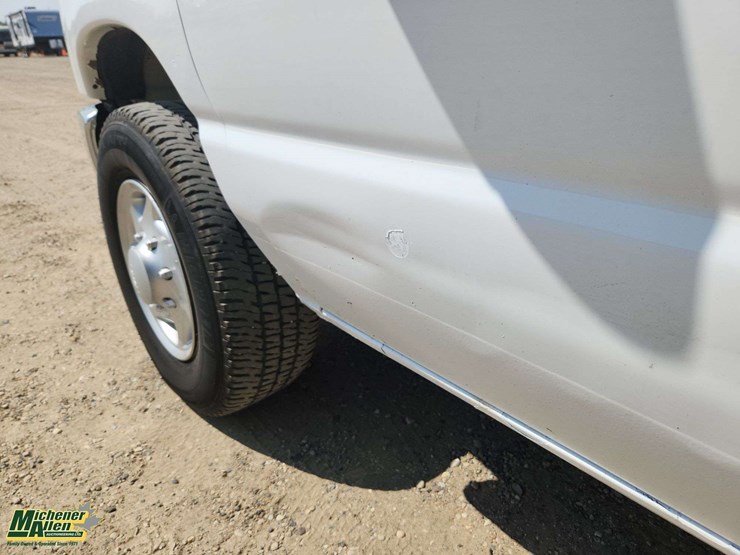 2014-ford-cargo-image-35
