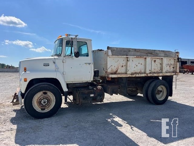 1987-ford-9000-image-8