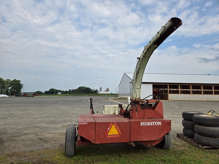 hesston-7160-image-3