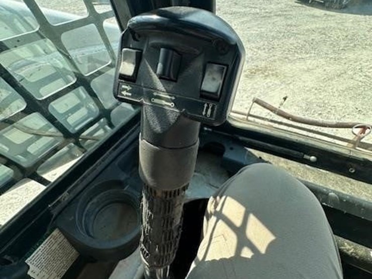 2007-bobcat-t300-image-20