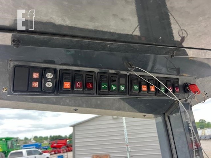 2020-deere-204l-image-30