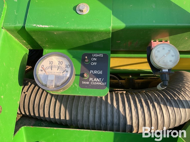2013-john-deere-dr24-image-16