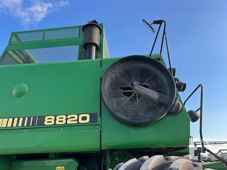 1988-john-deere-8820-titan-ii-image-22