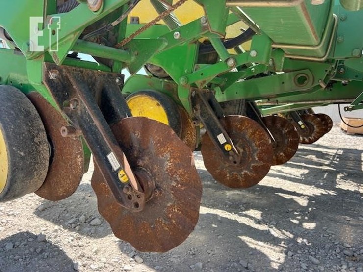 1993-john-deere-7200-image-30
