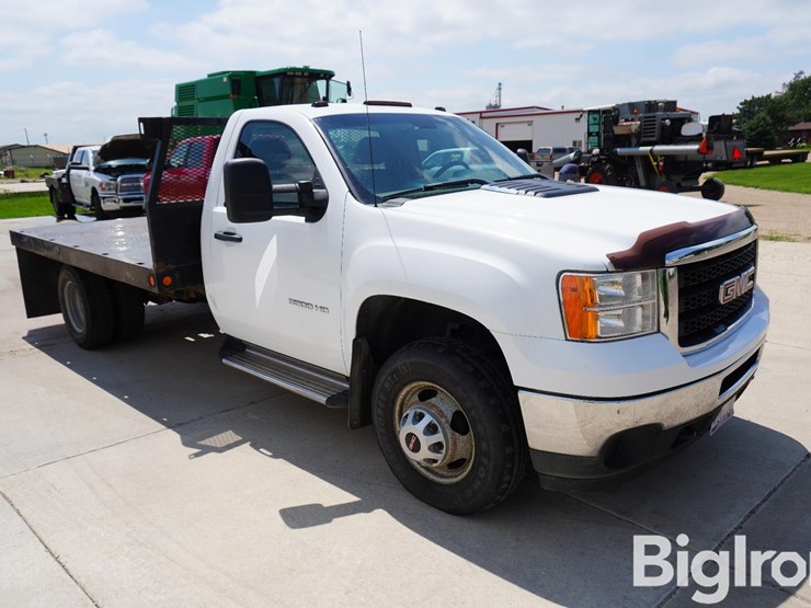 2011-gmc-sierra-3500-image-3