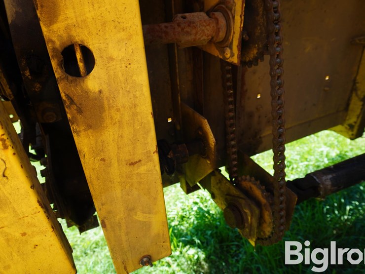 1992-new-holland-tr86-image-15