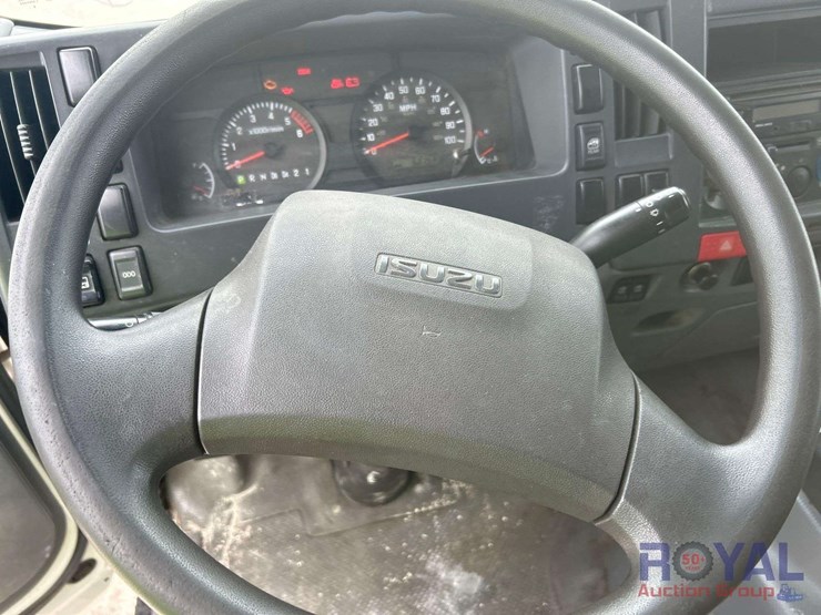 2017-isuzu-npr-image-15