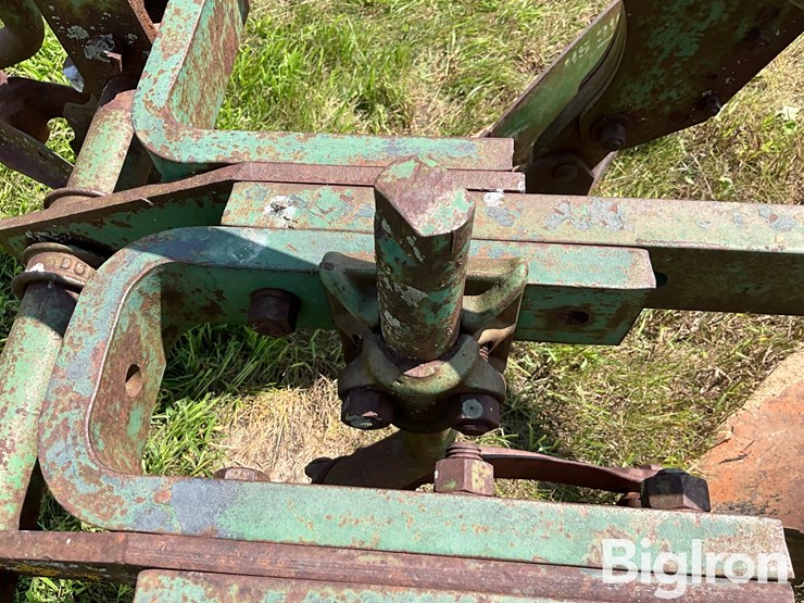 john-deere-810-image-17