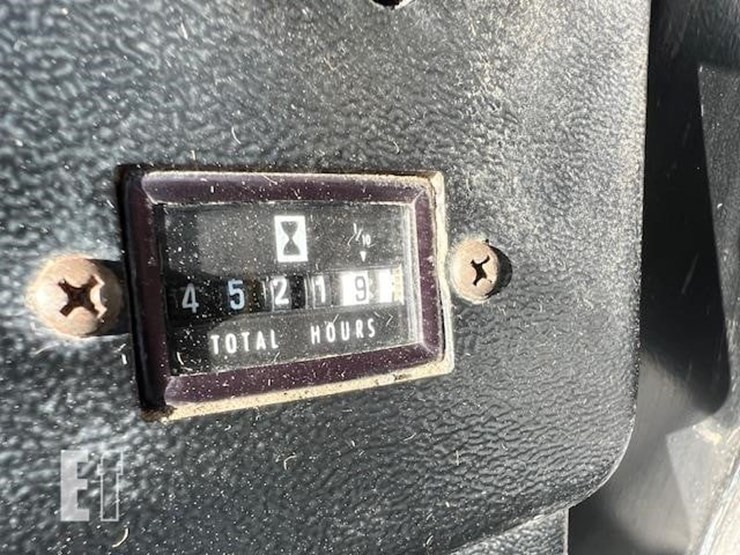 1988-john-deere-8820-titan-ii-image-56