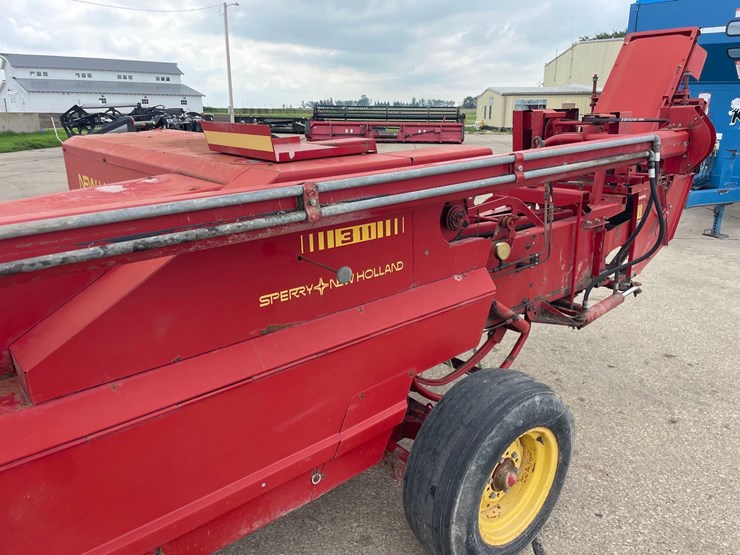 new-holland-311-image-8