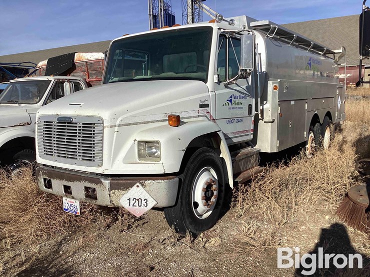 1998-freightliner-fl70-image-1