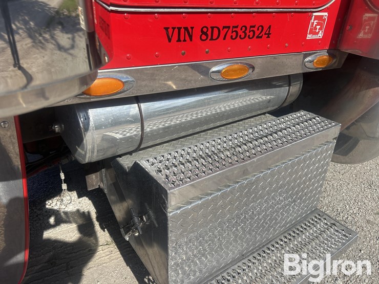 2008-peterbilt-389-image-11