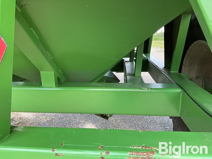 2019-e-z-trail-870-grain-cart-image-16