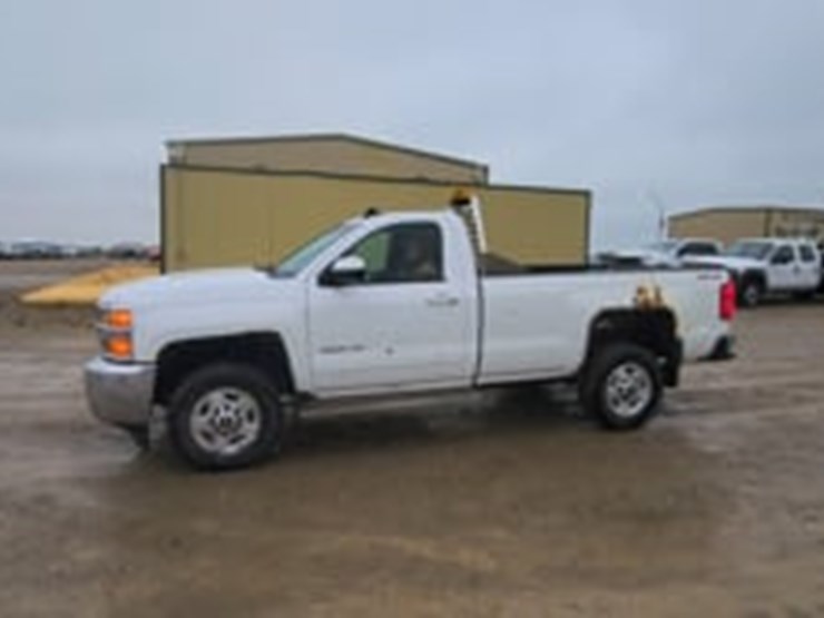 2015-chevrolet-silverado-2500hd-lt-image-5