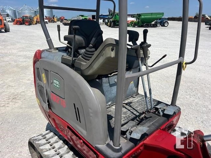 takeuchi-tb216-image-23
