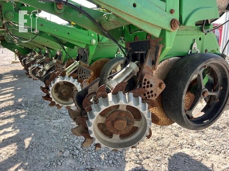 2009-john-deere-1770nt-image-40