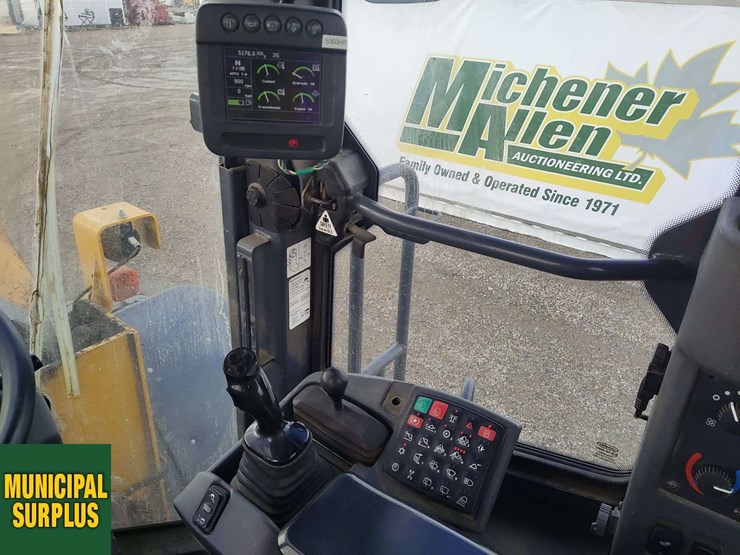 2017-deere-724k-image-23