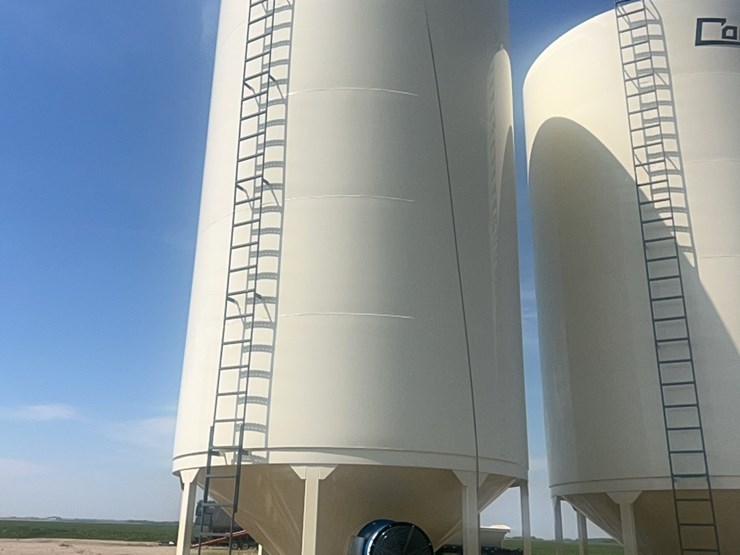 concept-5,000-bushel-hopper-bin,-fully-equipped-with-agi-grainguard-bin-fan-with-7.5-hp-three-phase-electric-motor-image-3