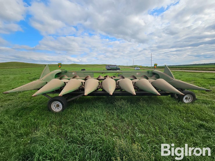 2010-john-deere-608c-image-2