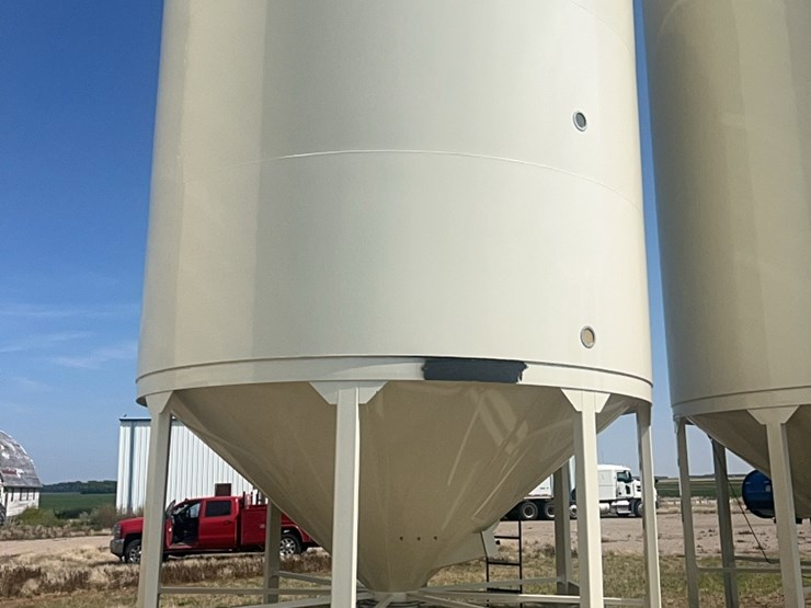 concept-5,000-bushel-hopper-bin,-fully-equipped-with-agi-grainguard-10-hp-bin-fan-with-three-phase-electric-motor-image-13