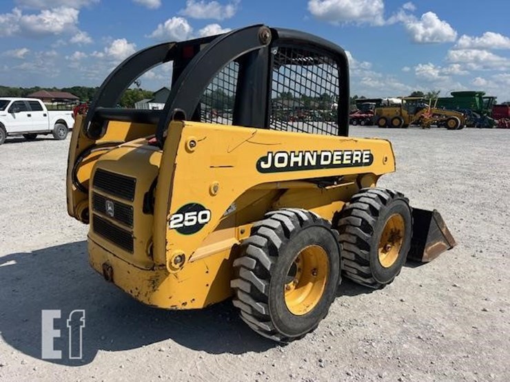 deere-250-image-3