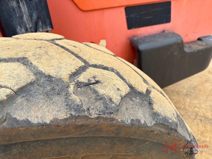 2018-jlg-8042-image-5