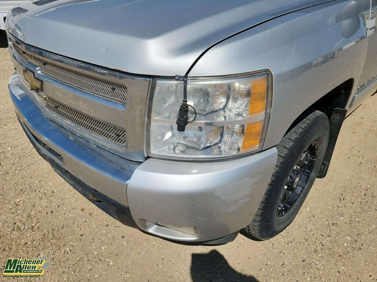 2011-chevrolet-silverado-1500-image-29