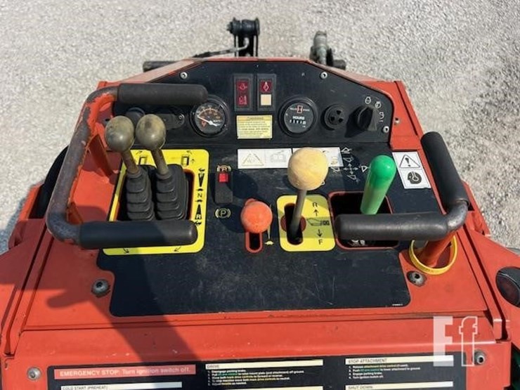 2021-ditch-witch-sk800-image-12