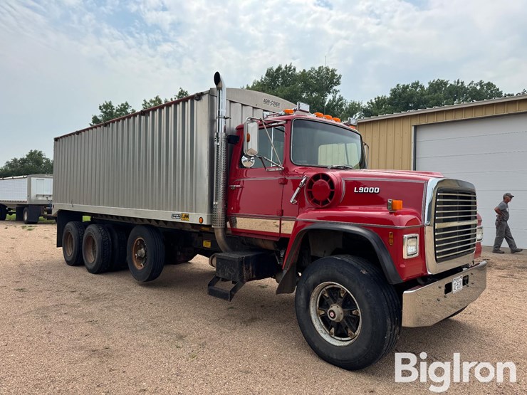 1987-ford-lt9000-image-3