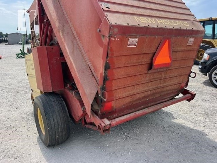 new-holland-852-image-13