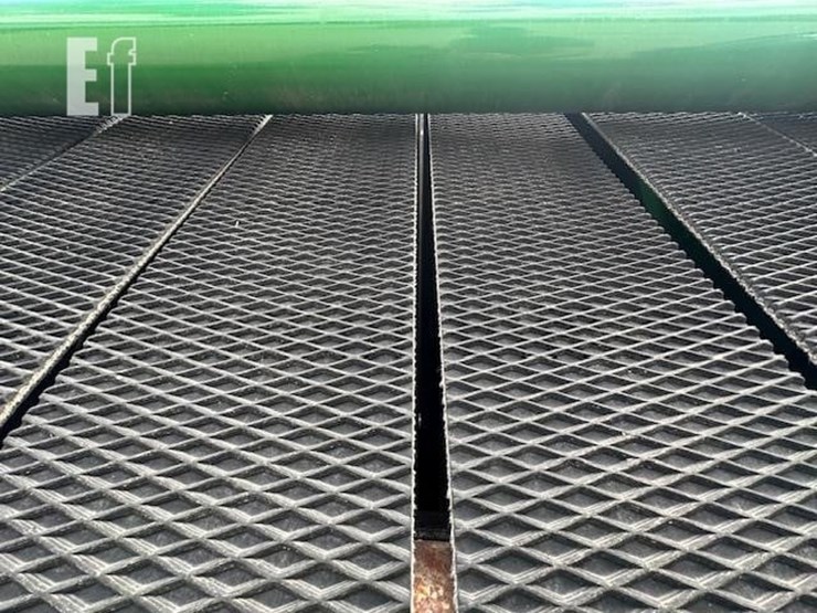 2019-john-deere-560m-image-12