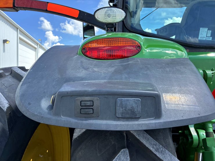 2018-john-deere-8400r-image-29