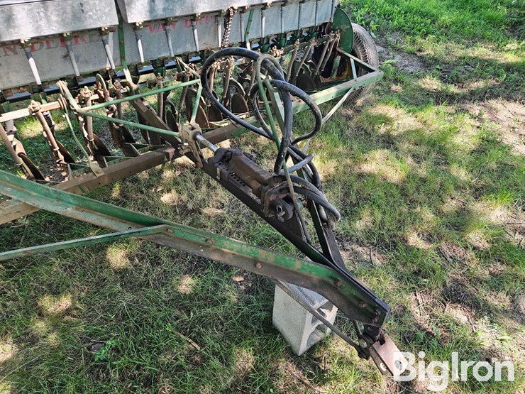 john-deere-b-image-9