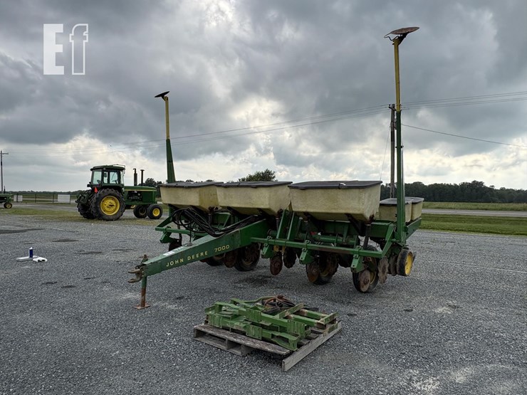 john-deere-7000-image-1