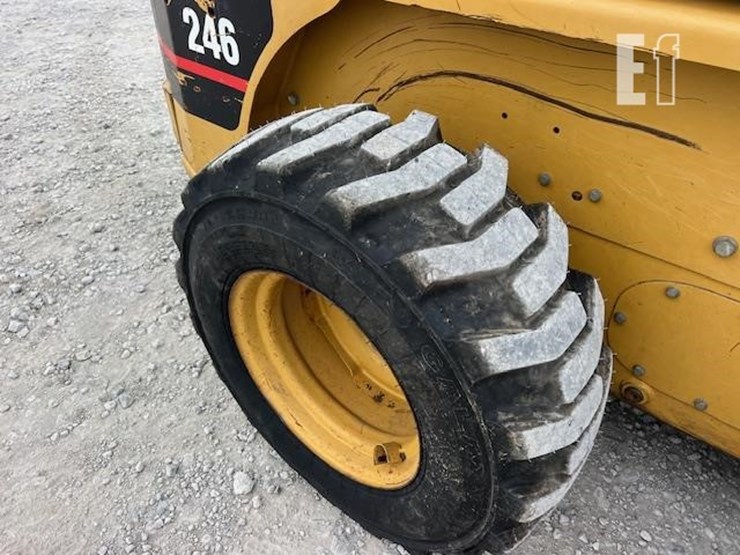 caterpillar-246-image-13