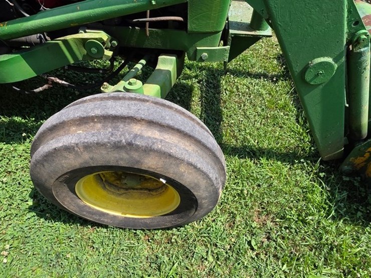john-deere-300-image-9