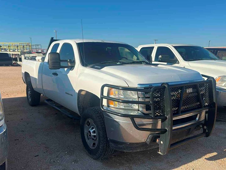 2012-chevrolet-silverado-2500hd-image-2