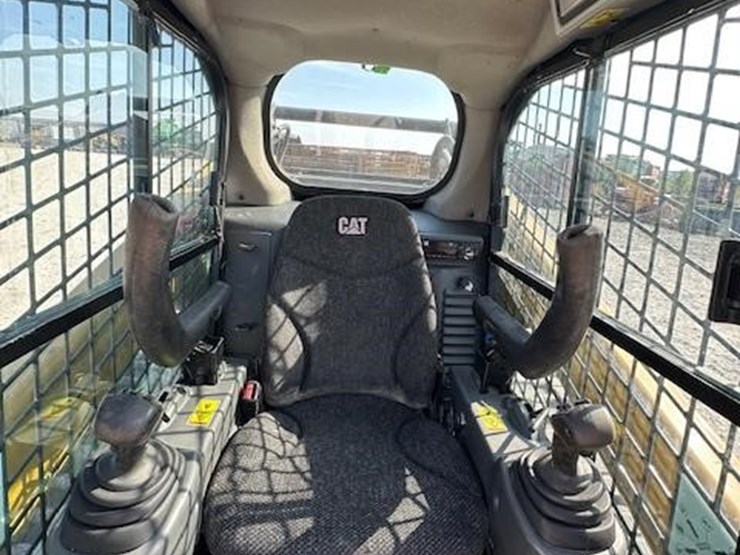 2015-caterpillar-299d-image-21
