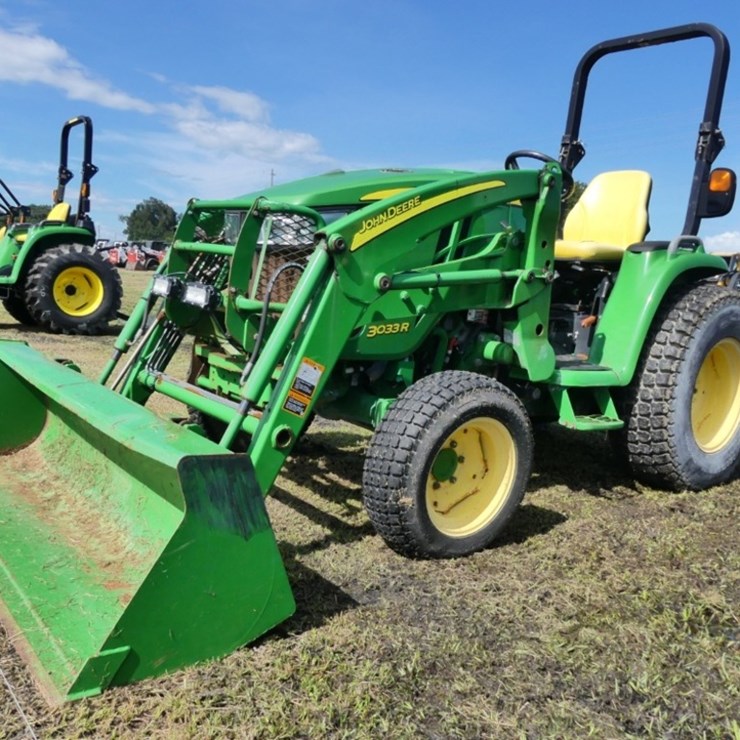 JOHN DEERE 3033R